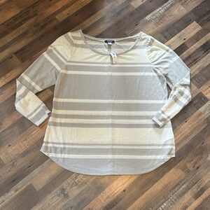 Women’s Old Navy Long Sleeve Tee